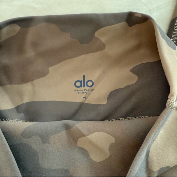 Alo High Waisted Vapor Leggings Camo Medium - Picture 6 of 11